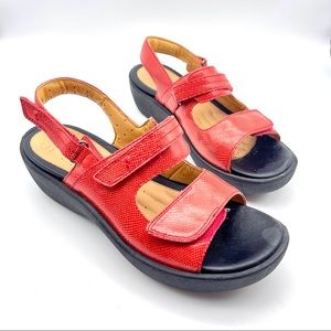 clarks walking sandals